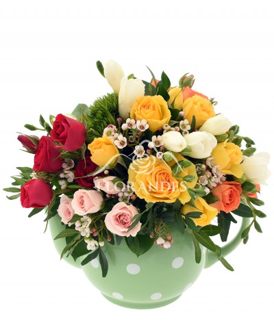 Ceainic frezii albe si minitrandafiri